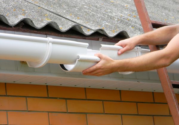 Gutter Hanging in Reidsville
